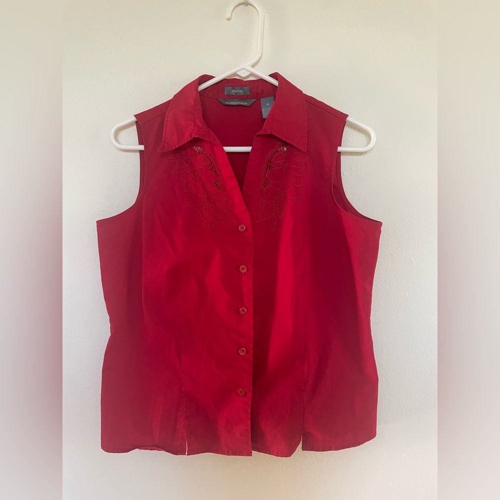 Red Hillard & Hanson sleeveless blouse with button-up front